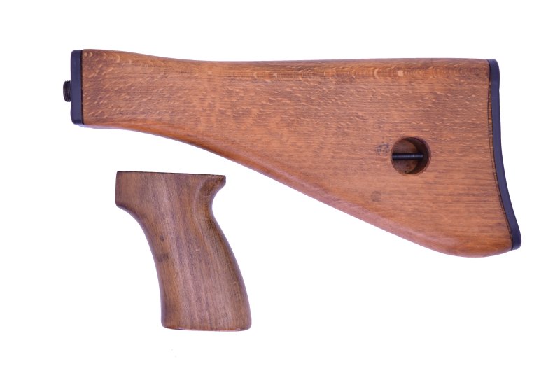 Dřevěné pažbení SA58